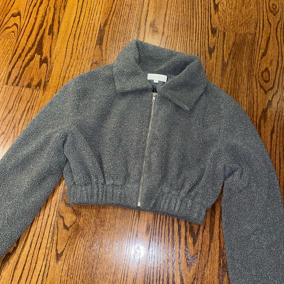 MESHKI | Cropped Teddy Jacket - Picture 2 of 4